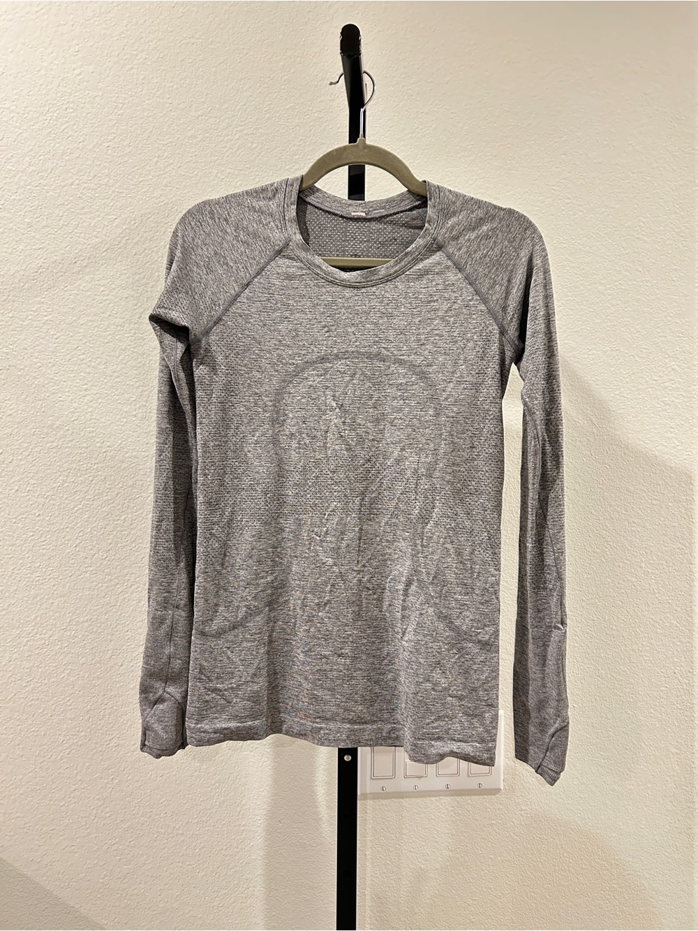 Lululemon Swiftly Tech Long Sleeve 2.0 in slate, Size 6 (probably)